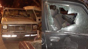 destrozaron varios autos de un taller y apedrearon una casa destrozaron varios autos de un taller y apedrearon una casa