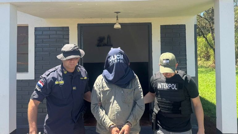 El hombre de 72 fue detenido en Paraguay por Interpol. Está acusado de abusar de sus nietas en Cipolletti y no asistió a la convocatoria judicial. Iniciaron el trámite para extraditarlo. | LMCipolletti.com El hombre de 72 fue detenido en Paraguay por Interpol. Está acusado de abusar de sus nietas en Cipolletti y no asistió a la convocatoria judicial. Iniciaron el trámite para extraditarlo.