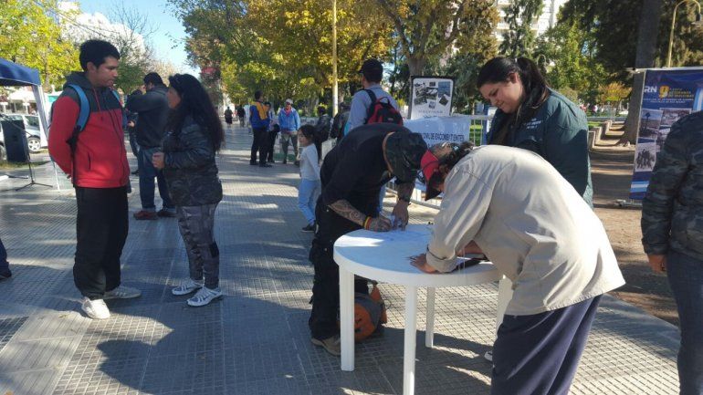 Ex combatientes están en la Plaza San Martín juntando firmas.&nbsp;