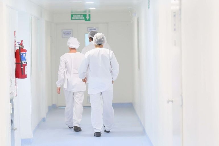 El proyecto apunta a los trabajadores de sectores de alta complejidad, como guardias, terapias intensivas, quirófanos, neonatología y servicios de emergencia.