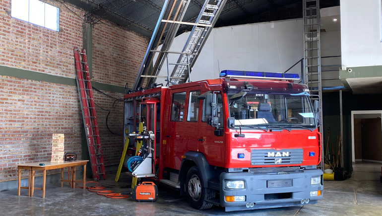 Este año, el cuartel sumó un nuevo camión autobomba importado desde Holanda con fondos propios. Se espera el segundo en los próximos meses. Este año, el cuartel sumó un nuevo camión autobomba importado desde Holanda con fondos propios. Se espera el segundo en los próximos meses.