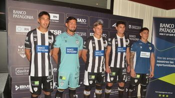 Cipo sumó los sponsors a su camiseta.
