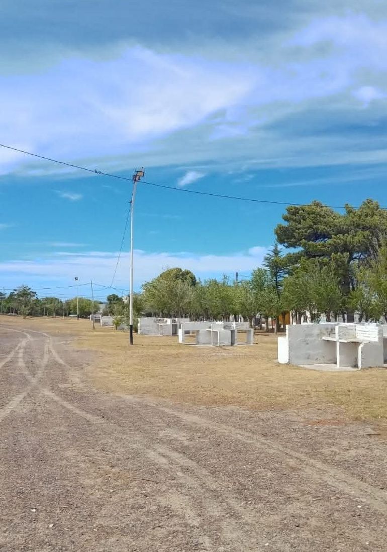 En el complejo de cabañas y camping que posee en Las Grutas la federación sindical de los municipales rionegrinos (Foyem), se mantendrán los precios congelados para afiliados y turistas en general. No habrá aumento en relación a la temporada estival anterior. En el complejo de cabañas y camping que posee en Las Grutas la federación sindical de los municipales rionegrinos (Foyem), se mantendrán los precios congelados para afiliados y turistas en general. No habrá aumento en relación a la temporada estival anterior.