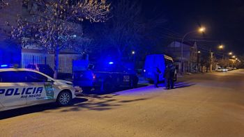 Los agentes detectaron la presencia de&nbsp;50,1 gramos de una sustancia que arrojó resultado positivo para clorhidrato de cocaína.