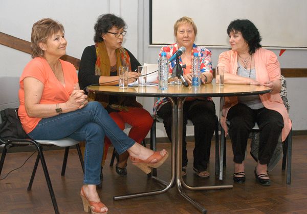 Vecinos debatieron sobre género en la biblioteca
