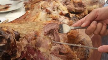 santa cruz: pago el cordero con una transferencia falsa y cuando lo cocinaba, le cayo la policia