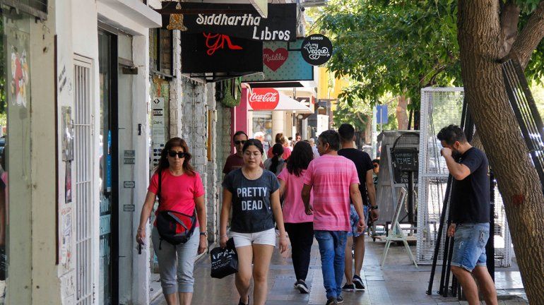 Fueron muchos los vecinos que salieron a hacer las compras de &uacute;ltimo momento.&nbsp;
