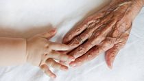 todo por su nieto: lo cria desde chiquito, pero la madre le nego la guarda por la asignacion familiar
