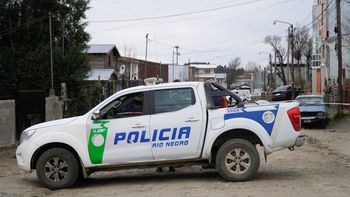 La policía en la escena del crimen.