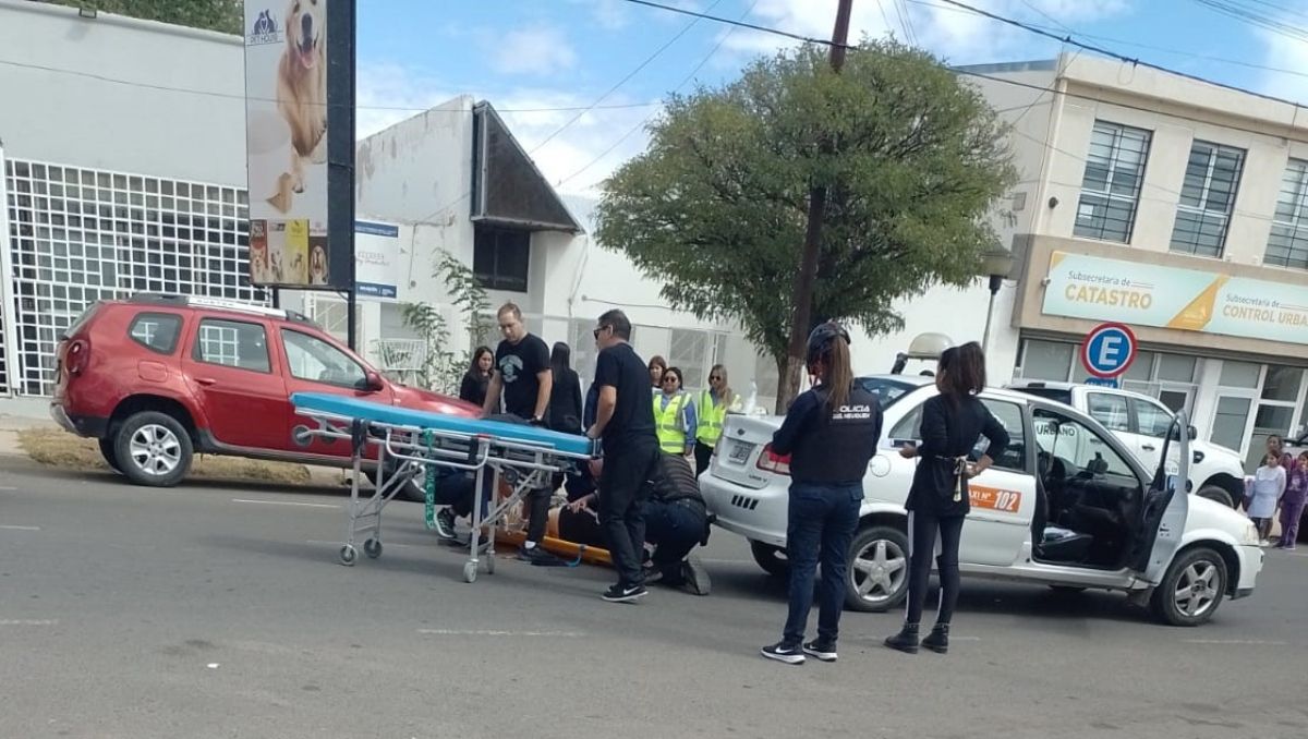 Una taxista hizo marcha atrás