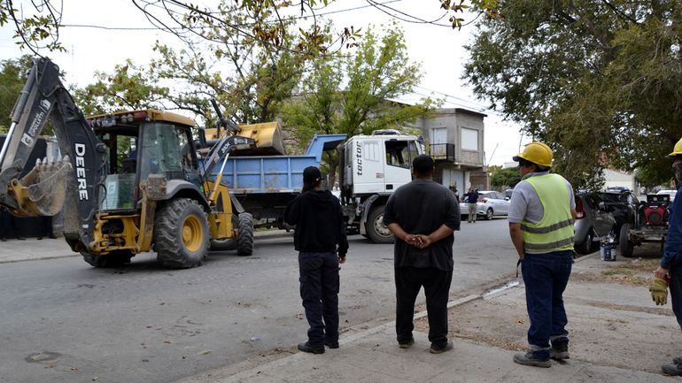 Cipolletti demolió el aguantadero número 28 en el barrio Almirante Brown