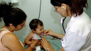 crisis en salud: cada vez menos jovenes eligen formarse como pediatras