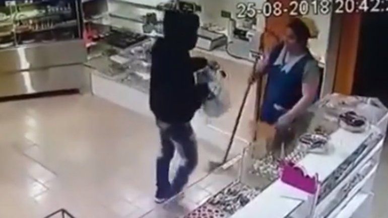 Así fue el robo a una panadería en General Roca