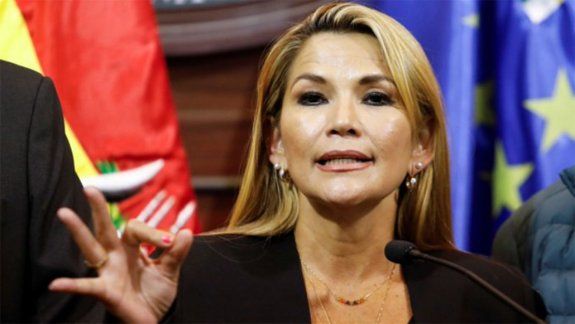 Áñez se autoproclamó presidenta de Bolivia