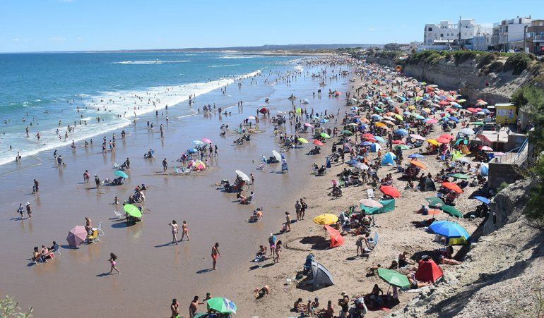 Con la bajamar la playa quedó más ancha
