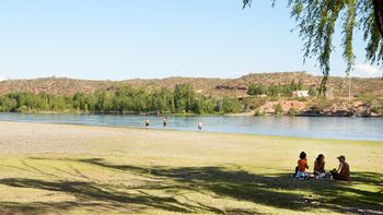 sigue la alerta por calor extremo en el alto valle: a que hora sera la maxima este domingo