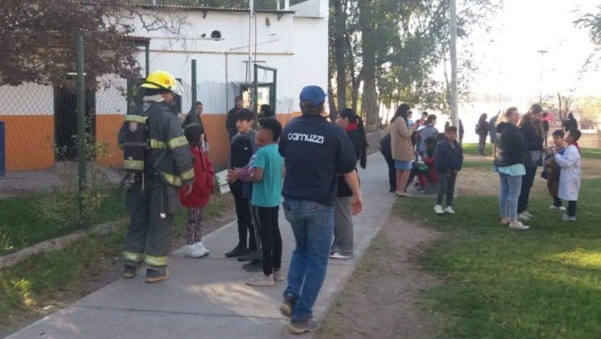 Evacuaron una escuela porque no se aguantaba el olor a gas