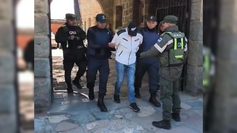 El juicio abreviado impuso una pena de cuatro meses de prisión de ejecución condicional, ordenando su traslado inmediato a la frontera para efectivizar la expulsión del territorio nacional.