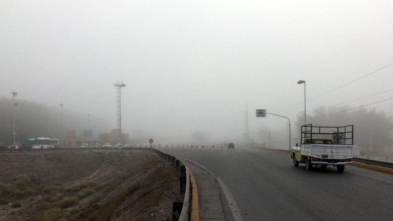 El valle amaneció cubierto por una intensa niebla