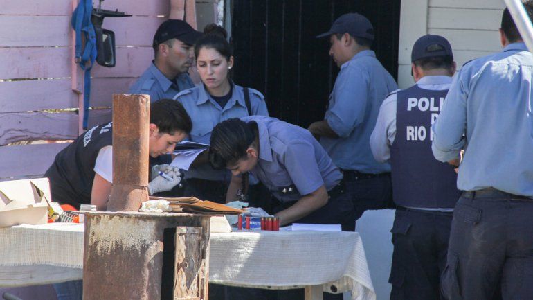 La Policía trabajó en la casa allanada durante más de cuatro horas.