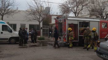 un muerto en un incendio en el centro de cipolletti