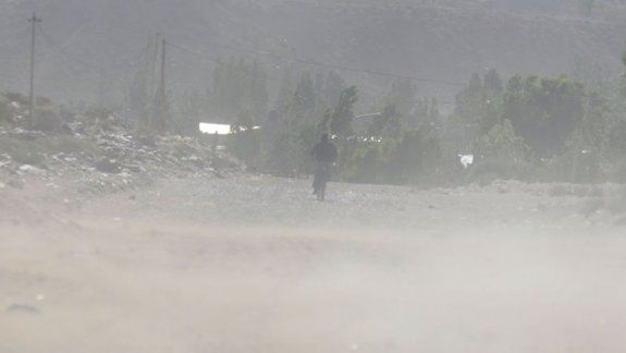 Alertan por vientos intensos en la región del Alto Valle  