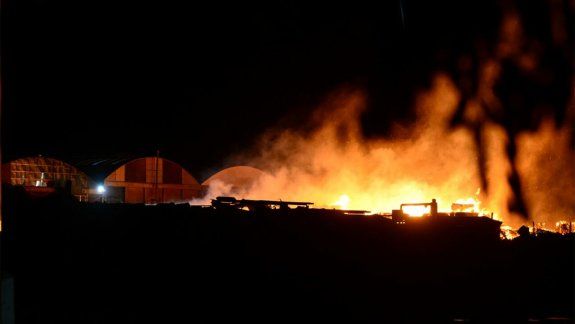 Explosión e incendio en la papelera Sanovo de Cipolletti