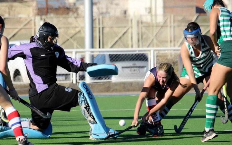 La jugadora de hockey que se hizo arquera por llegar tarde y hoy es una de las mejores de la zona