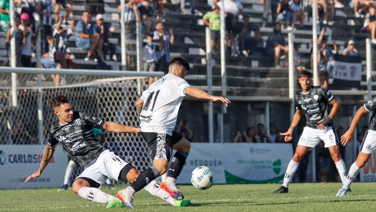 ¡Doblete de Cabral y Cipo le gana a Liniers!
