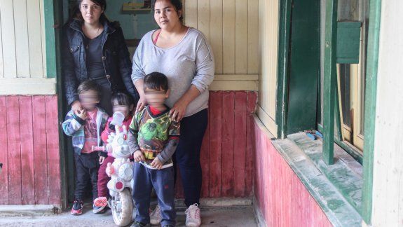 Las familias ocuparon una casa en calle Independencia 238.