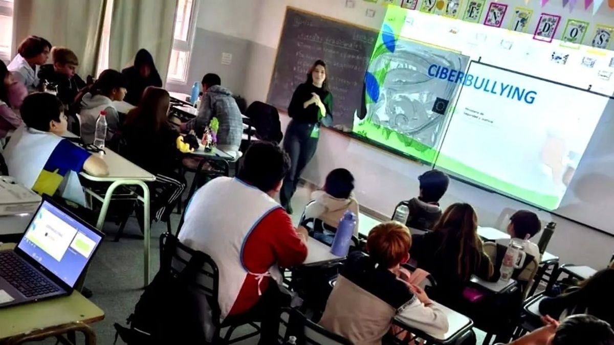 Mediante talleres, estudiantes de entre 6 y 12 años participan de actividades dinámicas con el eje puesto en las emociones. Foto: Gentileza.