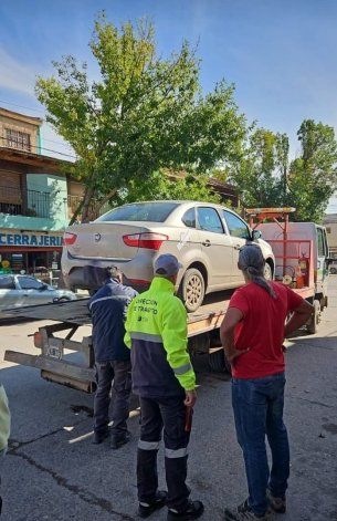 En Cipolletti secuestran Uber y en Bariloche hay protestas de los choferes por la habilitación de la app.