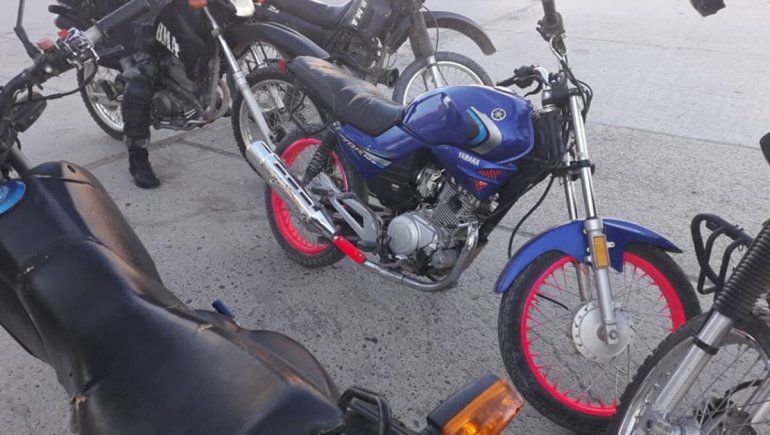 Detuvieron a dos menores a bordo de una moto robada