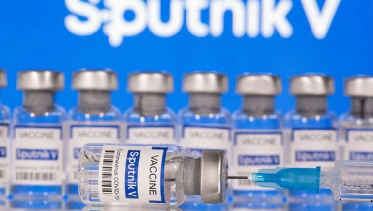 Quienes tienen Sputnik V podrán elegir esperar la segunda dosis o aplicarse otra vacuna