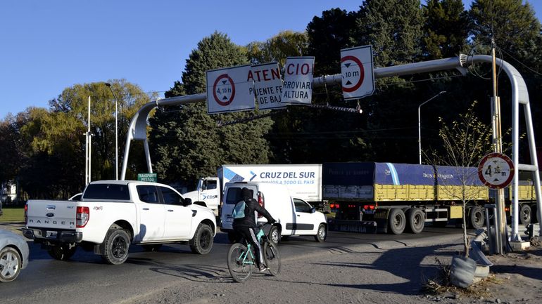 Solicitan transitar con precaución debido a las demoras que ocasionan los trabajos de este viernes y sábado. Solicitan transitar con precaución debido a las demoras que ocasionan los trabajos de este viernes y sábado.