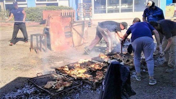Los trabajadores de Interlagos realizaron una pollada para juntar fondos.