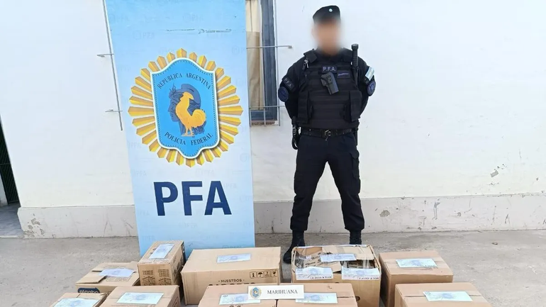 Un joven de 25 años fue detenido y tres mujeres mayores de edad quedaron identificadas.
