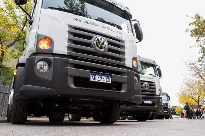 La Municipalidad presentó maquinaria para mejorar los servicios en la ciudad