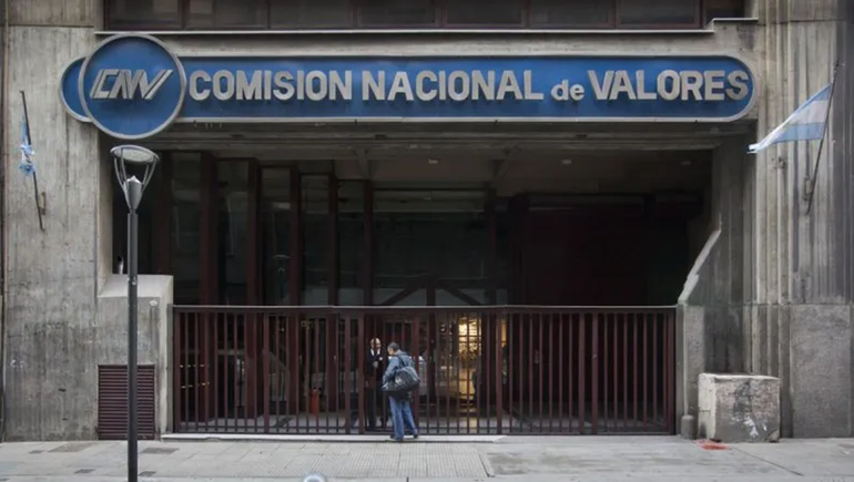 Anuncian más cepo para operar con dólares financieros