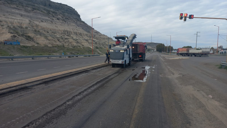 Hasta el momento s&oacute;lo se han realizado bacheos e instalado carteler&iacute;a en la Ruta 22.