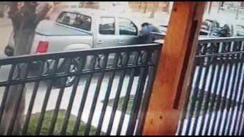 vio a su hijo robar el espejo de una amarok y pidio perdon vio a su hijo robar el espejo de una amarok y pidio perdon