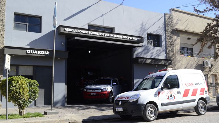 Cuatro dotaciones de Bomberos se sumaron al incendio donde también trabajaron Protección Civil, SIARME y personal de la comisaría 45.