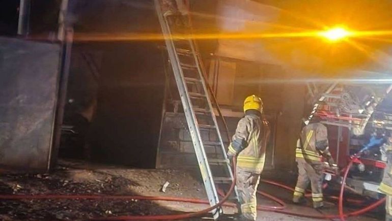 El siniestro se desató durante la mañana de este lunes en el barrio Tres Luces.&nbsp;