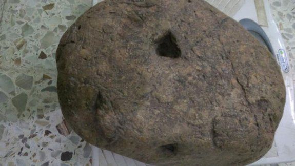 Insólito: roquense vende una piedra de 12 kilos a $20 mil