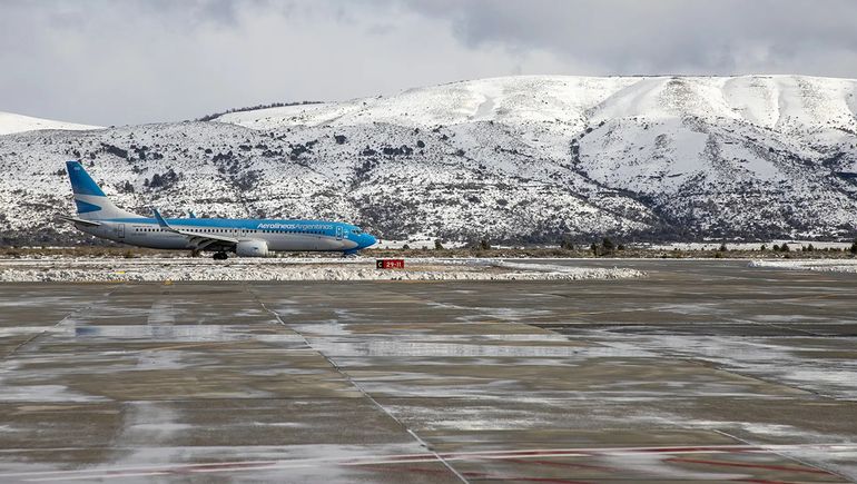 Buenos Aires-Bariloche, la ruta más comercializada de Aerolíneas Argentinas