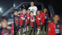 La foto de Malcorra junto a los niños de Newells que desató una ridícula decisión.