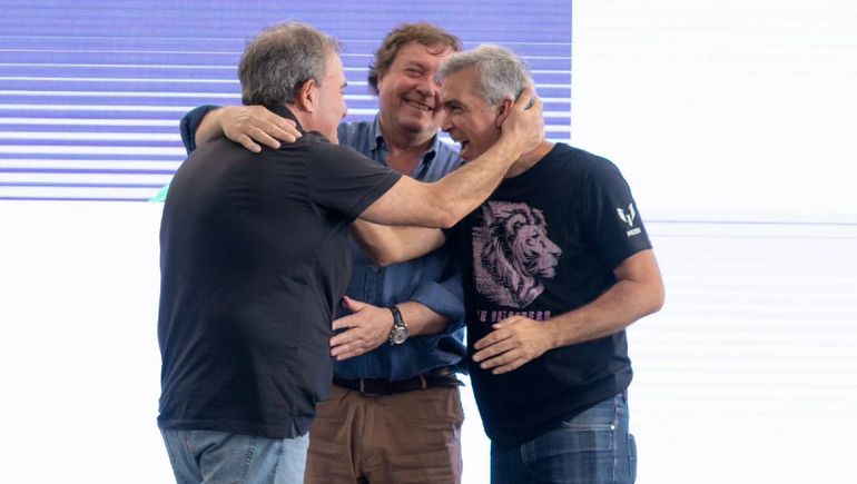 Weretilneck reunió a una multitud y llamó a la unidad provincial