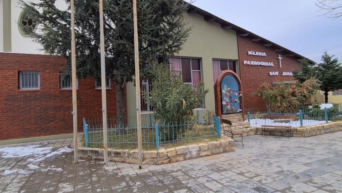 Asaltaron a una mujer cuando rezaba adentro de una capilla