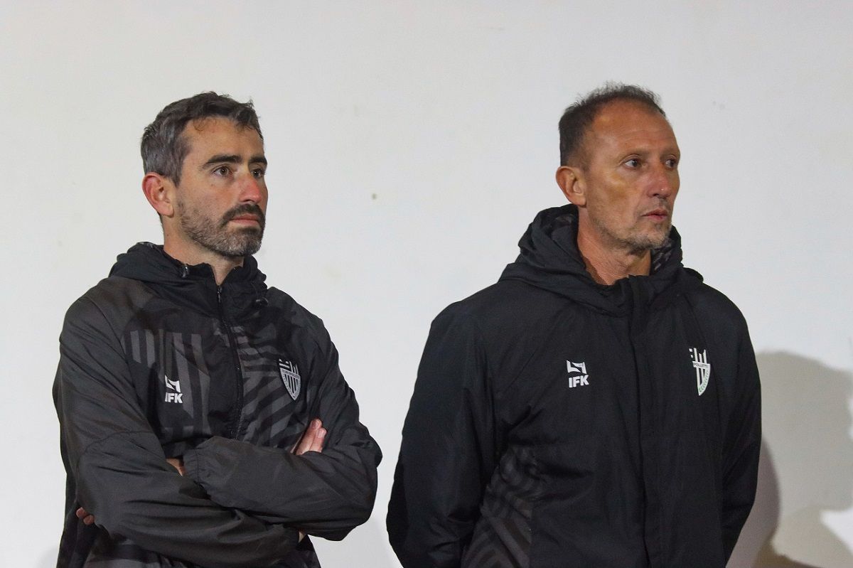 Gabriel Nasta y su ayudante Pablo Palanco, quienes encabezan el cuerpo técnico de Cipolletti. Fotos: Anahí Cárdena&nbsp;