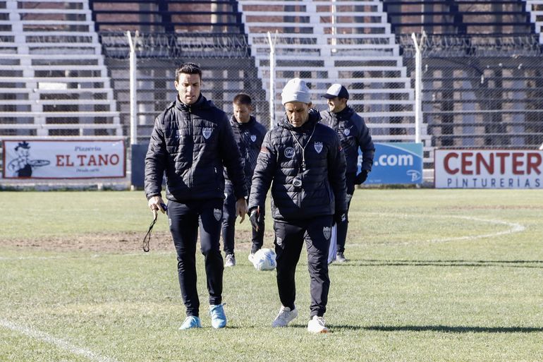 Gustavo Noto y su cuerpo técnico preparan el viaje a Bahía Blanca